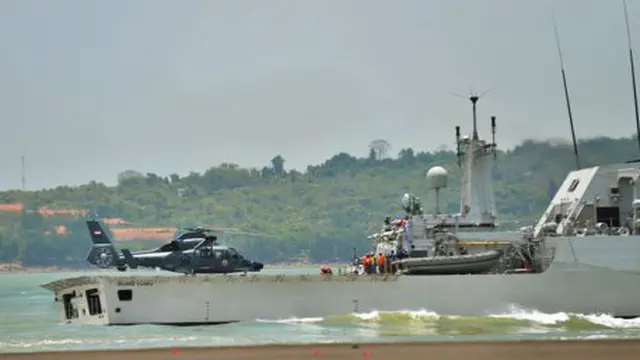News Flash: Penyelam Dikerahkan Evakuasi Penumpang AirAsia