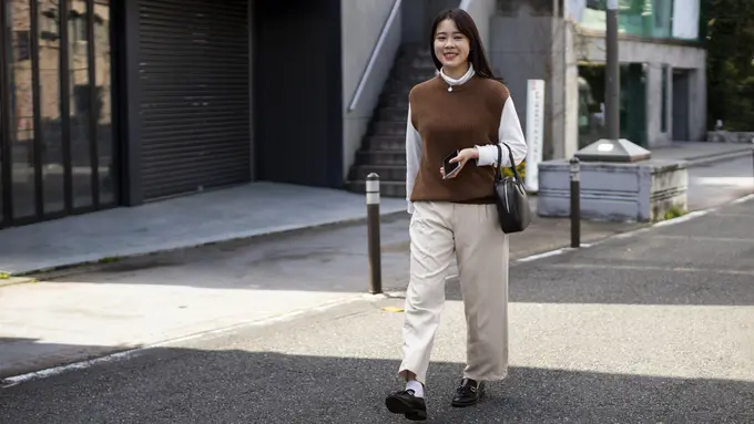 Dari Tatapan Mata Sampai Cara Berjalan, Sikap Tubuh Ini Ternyata Membuatmu Terlihat Lebih Menarik dan Percaya Diri - Cover