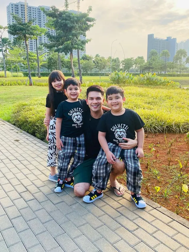 Syahnaz Sadiqah dan 5 artis ini punya anak kembar