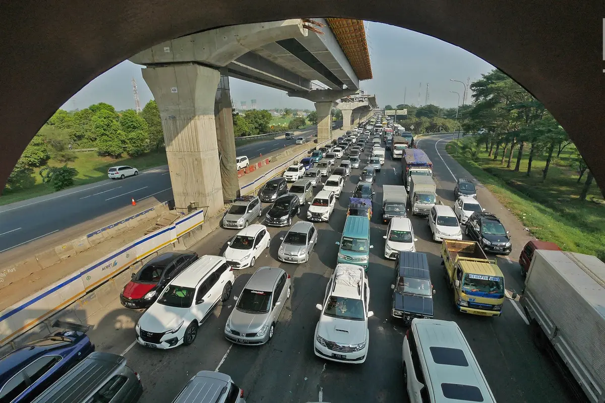 Contraflow Dibuka, Tol Jakarta-Cikampek Tetap Macet