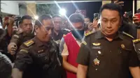 Pimpinan PT Lawu Agung Mining ditangkap Kejati Sulawesi Tenggara terkait dugaan korupsi di lahan tambang PT Antam Konawe Utara, Kejati sebut ada 38 perusahaan lain terlibat.