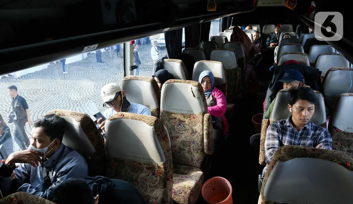 Program mudik gratis juga menjadi komitmen Pemprov DKI Jakarta dalam memberikan moda transportasi yang mudah dan aman, khususnya dalam momen perayaan Idul Fitri setiap tahunnya. (Liputan6.com/Herman Zakharia)