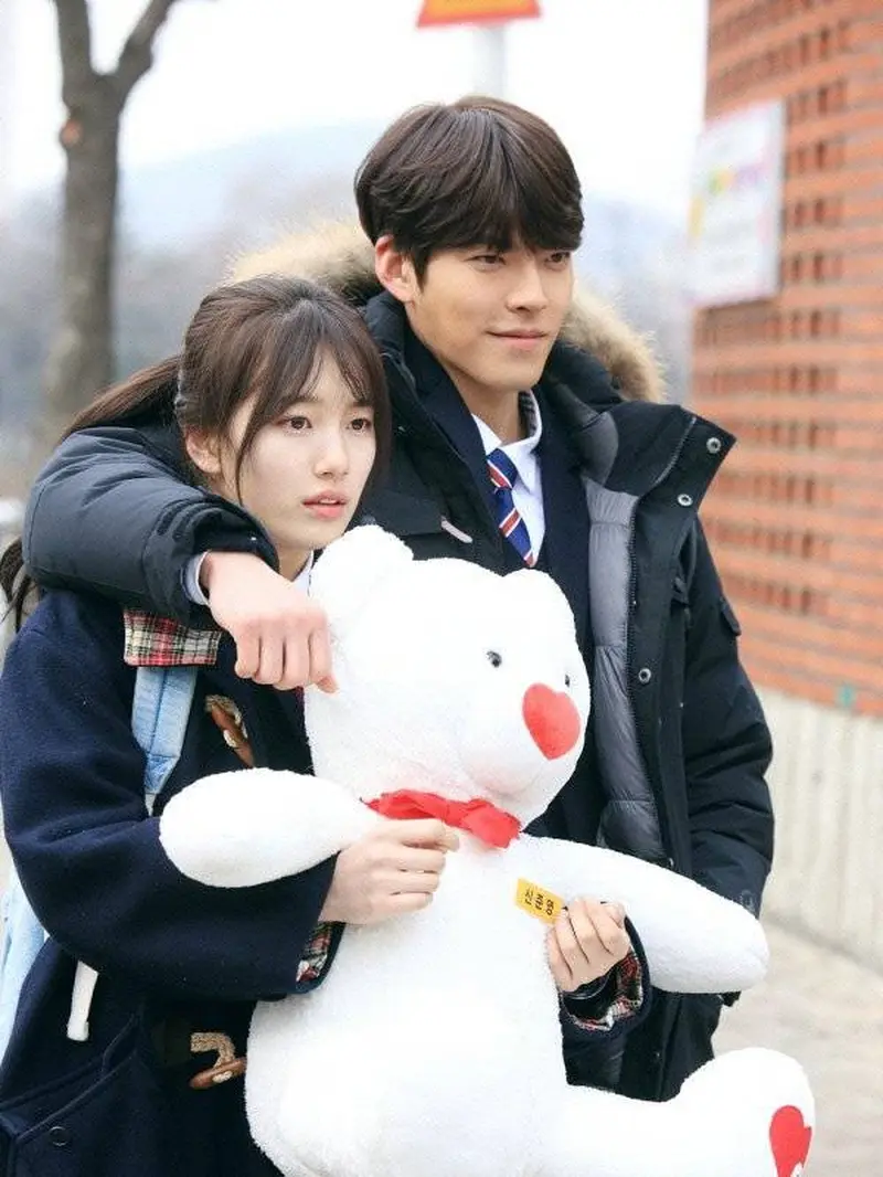 Kim Woo Bin - Suzy dalam Uncontrollably Found (KBS2 via Han Cinema)