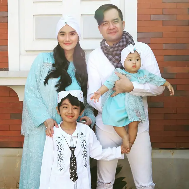 Potret harmonis keluarga Revand T Narya dan Feby Marcelia