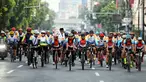Sejumlah peserta mengikuti Fun Bike dalam rangka menyambut HUT ke-69 Bank Tabungan Negara (BTN) di Jakarta, Sabtu (9/2). HUT ke-69 BTN jatuh pada tanggal 9 Februari 2019. (Liputan6.com/Johan Tallo)