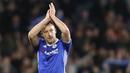 John Terry adalah kapten paling sukses dalam sejarah Chelsea. Ia juga mampu memainkan pertahanan kokohnya untuk merebut gelar-gelar bergengsi. Terry menjadi pembuat penampilan tertinggi ketiga (717) dalam sejarah klub sebelum meninggalkan The Blues pada 2017. (AFP/Adrian Dennis)
