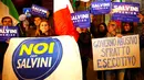 Polisi Italia berjaga-jaga jelang konferensi pers PM Italia Matteo Renzi tentang hasil Referendum Reformasi Konstitusi di Roma, Italia, Senin (5/12). Hasil referendum memenangkan suara menolak rencana Reformasi Konstitusi. (REUTERS / Tony Gentile)