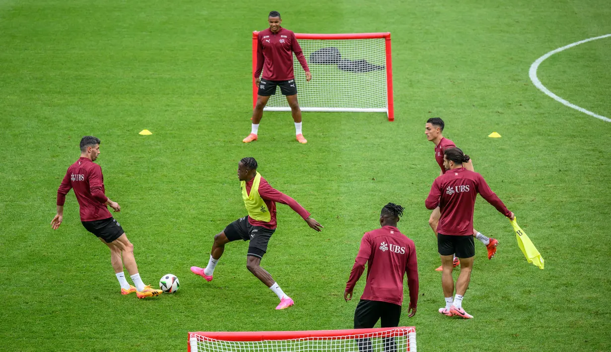 Rossocrociati sejauh ini sudah mencetak tujuh gol dan kebobolan tiga kali di Piala Eropa 2024. (Fabrice COFFRINI / AFP)