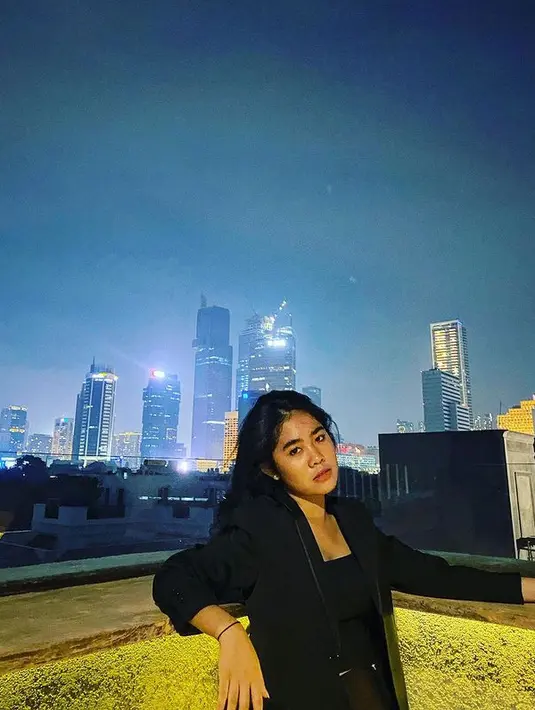 Sejak saat itu, gadis kelahiran Jakarta, 30 Oktober 2006 ini  kerap menjadi presenter sejumlah acara seperti menjadi co-host Hitam Putih. Tingkahnya yang lucu dan aktif selalu bisa menghidupkan suasana.  (FOTO: instagram.com/alifalubis/)