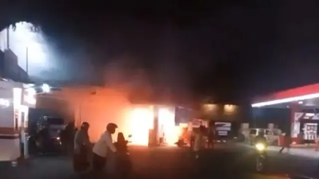 Goyang Tangki Saat Isi Bensin, Pengendara Ini Sebabkan Kebakaran