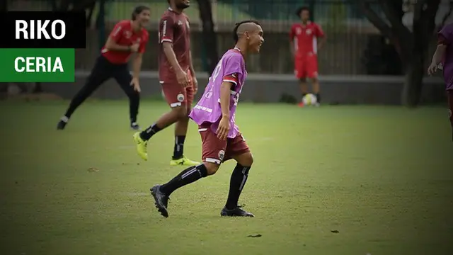 Berita video Riko Simanjuntak yang tampak ceria dengan rambut baru dalam latihan jelang laga Persija vs Song Lam Nghe An di Piala AFC 2018.