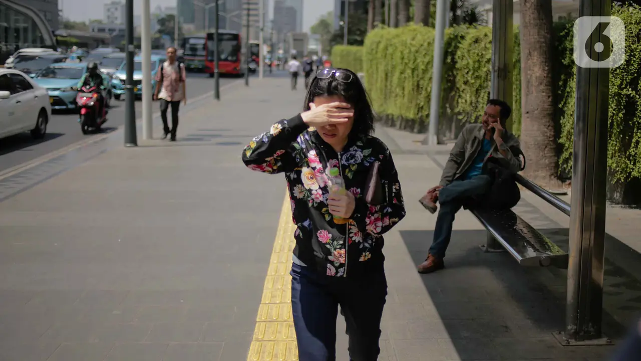 Potret Warga Jakarta Saat Dilanda Suhu Panas