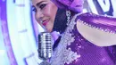 Elvy Sukaesih saat di Studio 6 Emtek City, kawasan Daan Mogot, Jakarta Barat, Kamis (28/4/2016) malam usai menerima penghargaan SCTV Music Awards 2016. (Nurwahyunan/Bintang.com)