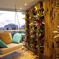 Untuk yang sedang mencari desain rumah, dekorasi balkon unik ini bisa jadi inspirasi kamu nih.