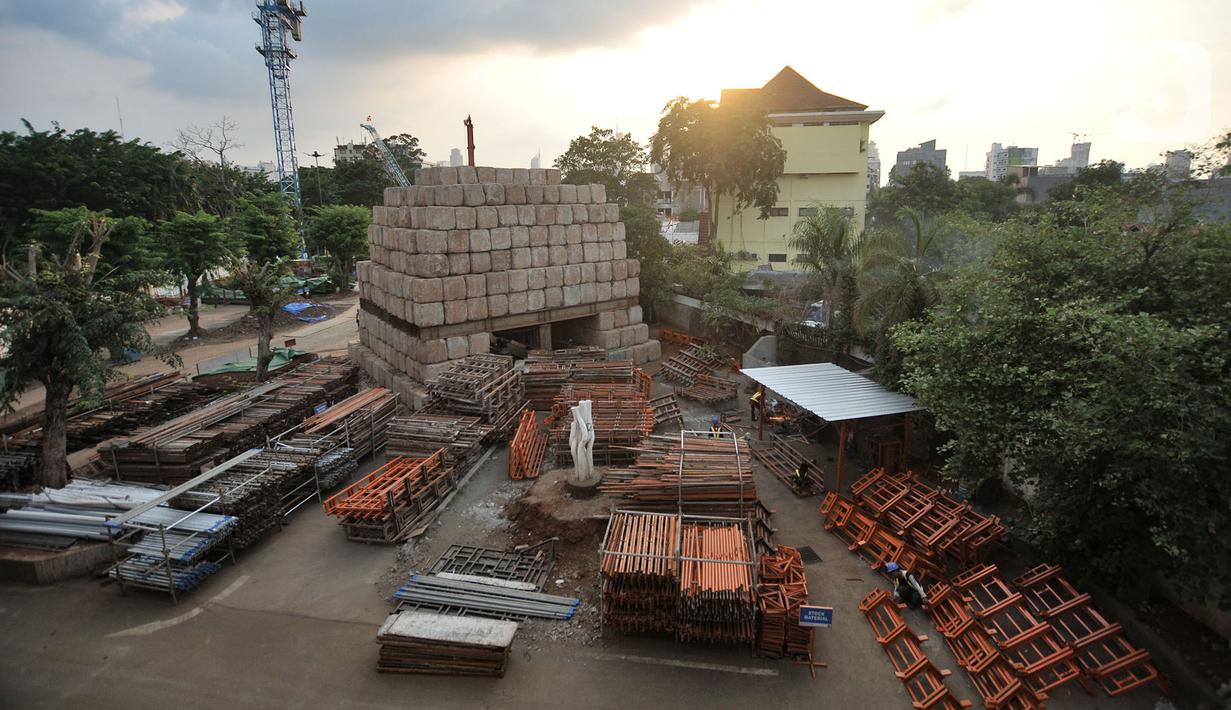 Suasana proyek revitalisasi Taman Ismail Marzuki (TIM), Jakarta, Selasa (26/11/2019). Proyek revitalisasi TIM yang menelan anggaran sebesar Rp 1,8 triliun tersebut menuai penolakan dari seniman lantaran akan dibangun hotel berbintang. (merdeka.com/Iqbal Nugroho)