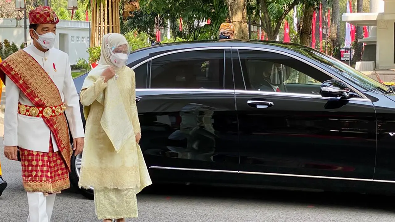 HUT ke-76 RI, Presiden Jokowi dan Iriana Kenakan Pakaian Adat Lampung
