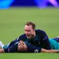 Gelandang Tottenham Hotspur, Christian Eriksen berselebrasi dengan Lucas Moura usai menang atas Ajax Amsterdam pada laga kedua semifinalLiga Champions di Stadion Johan Cruyff, Rabu (8/5). Tottenham secara dramatis merebut tiket final Liga Champions setelah menaklukkan Ajax 3-2. (AP/Peter Dejong)