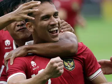 Pemain depan timnas Indonesia, Egy Maulana Vikry merayakan golnya ke gawang Kamboja pada kualifikasi Grup A Piala AFF 2022 di Stadion Utama Gelora Bung Karno, Jakarta, Jumat (23/12/2022). Indonesia unggul 2-1 atas Kamboja. (Liputan6.com/Helmi Fithriansyah)