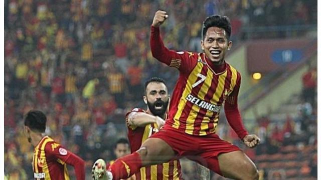 Klub Selangor FA yang diperkuat Andik Vermansyah menjuarai Piala Malaysia usai kalahkan Kedah FA 2 gol tanpa balas di Stadion Shah Alam, Malaysia, Sabtu (12/12/2015).