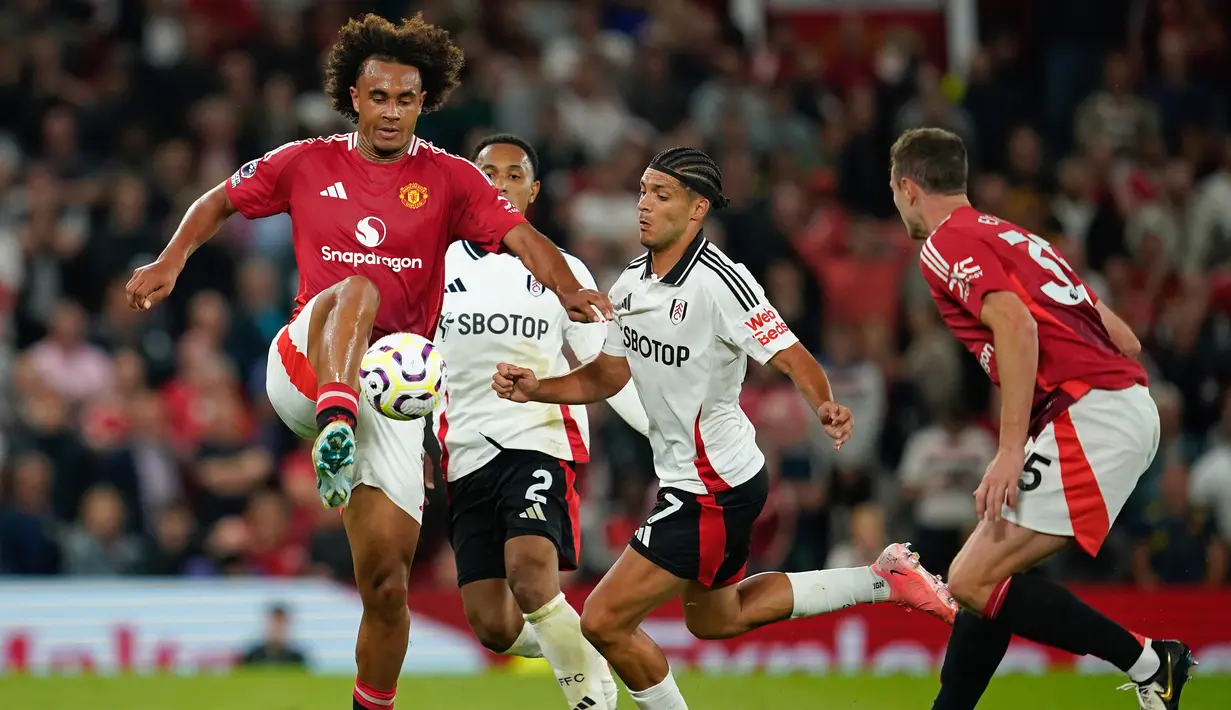 Bermain sebagai pengganti, Joshua Zirkzee menandai debut dengan mencetak gol kemenangan untuk Manchester United pada menit ke-87. (AP Photo/Dave Thompson)