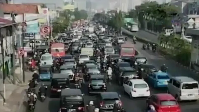 20150727-Jakarta Kembali Macet-Jakarta