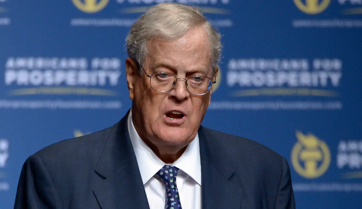 Di posisi ke sembilan adalah David Koch, adik dari Charles Koch yang lahir pada 3 Mei 1940. Kekayaan Vice President of Koch Industries itu senilai dengan jumlah kekayaan saudaranya, 43,8 miliar dolar amerika.  (AP Photo/Phelan M. Ebenhack, File)