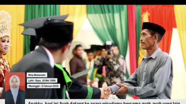 ayah gantikan anak wisuda (foto: @uin_arraniry_official)
