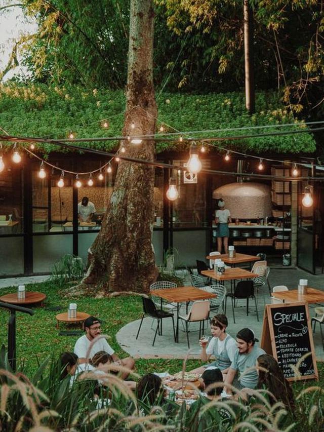 8 Inspirasi Desain Kafe Outdoor, Miliki Tampilan Estetik dan Sejuk