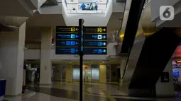 Suasana pelayanan moda transportasi di Terminal Pulogebang, Jakarta, Kamis (7/5/2020). Meski Kementerian Perhubungan telah melonggarkan operasional transportasi umum saat pembatasan sosial berskala besar (PSBB), namun Terminal Pulogebang masih menutup operasionalnya. (merdeka.com/Imam Buhori)