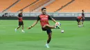 Laga kali ini menjadi krusial bagi Macan Kemayoran untuk memangkas jarak poin mereka dengan pimpinan klasemen, Persib Bandung setelah ditahan imbang 2-2 oleh Persebaya Surabaya. (Bola.com/M Iqbal Ichsan)