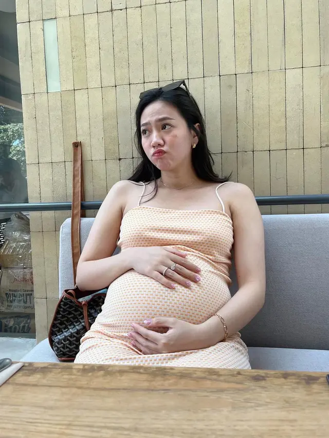 6 Potret Shanju dengan Baby Bump Besar, Jonatan Christie Setia Dampingi