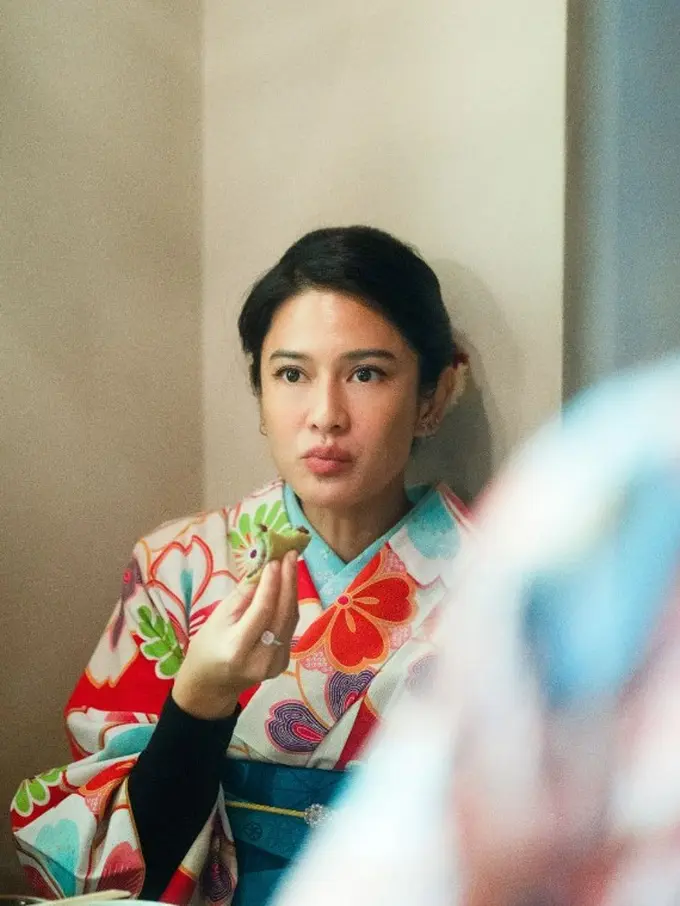 Dian Sastrowardoyo terciduk makan (Instagram/therealdisastr)