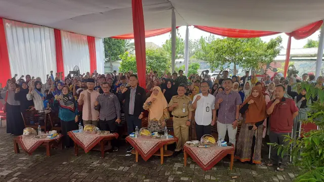 Cerita Penyandang Disabilitas Netra di Depok Terima Tongkat Adaptif Kemensos