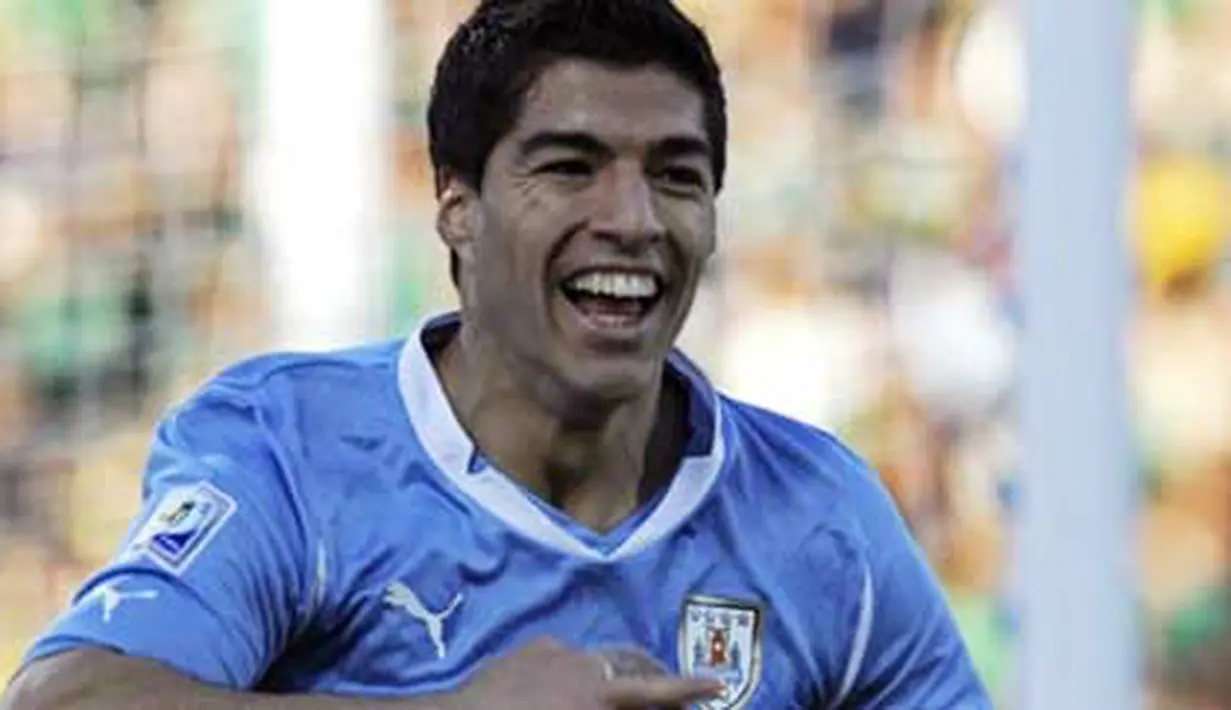 Selebrasi striker Uruguay, Luis Suarez setelah mencetak gol ke gawang Meksiko di penyisihan Grup A PD 2010 di Royal Bafokeng Stadium, Rustenburg, 22 Juni 2010. Uruguay unggul 1-0. AFP PHOTO / OMAR TORRES 