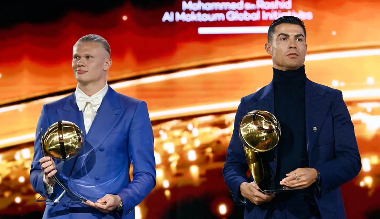 Ronaldo juga membawa pulang penghargaan Pemain Favorit Penggemar. Dia mengalahkan Jude Bellingham, Lionel Messi, Neymar dan Mohamed Salah untuk meraih penghargaan tersebut. (Fabio Ferrari/LaPresse via AP)