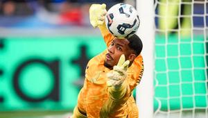 Mike Maignan, kiper Timnas Prancis saat laga leg kedua perempat final UEFA Nations League melawan Kroasia di Stade de France, Senin dini hari WIB (24-3-2025). (Bola.com/ X @FrenchTeam)