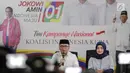 Direktur Konten TKN Jokowi-Ma'ruf Amin, Fiki Satari (kiri) memberikan keterangan terkait OTT KPK terhadap Ketum PPP Romahurmuziy, Jakarta, Jumat (15/3). Menurut Fiki, kasus Romahurmuziy tidak terkait dengan pilpres. (Liputan6.com/Faizal Fanani)