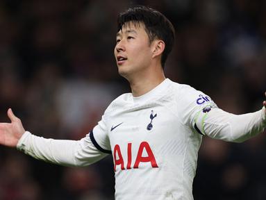 Son Heung-min tampil impresif saat membawa Tottenham Hotspur menang 4-1 atas tamunya Newcastle United pada laga pekan ke-16 Liga Inggris 2023/2024 di Tottenham Hotspur Stadium, London, Senin (11/12/2023) dini hari WIB. Satu gol dan dua assist disumbangkannya lewat gocekan-gocekan maut yang membuat pertahanan tim tamu kelabakan. Tiga gol lainnya dicetak masing-masing oleh Destiny Udogie dan brace dari Richarlison. (AFP/Adrian Dennis)