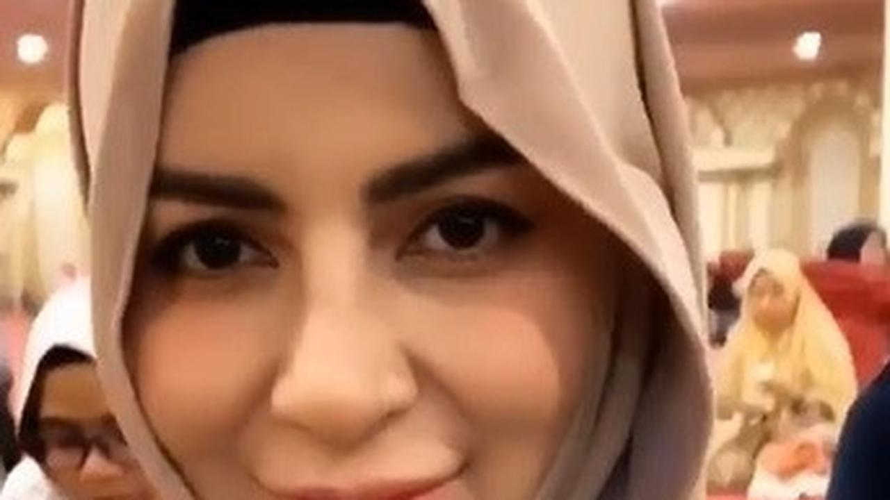 Potret Artis Five Vi Rachmawati Mengenakan Hijab