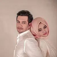 Foto Teuku Mirza dan Istri Credit: Brilio.net/@teukumirza