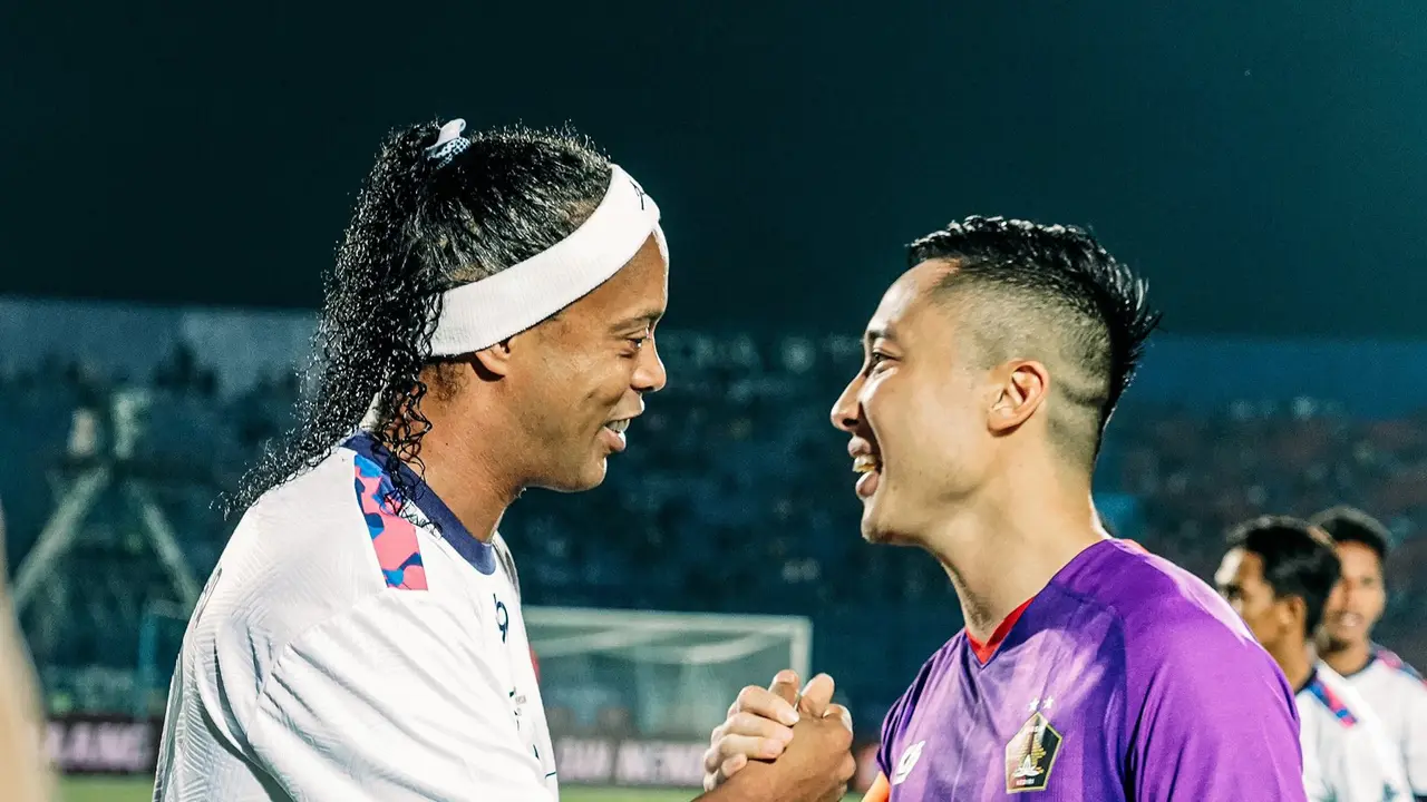 Ronaldinho dan Arthur Irawan di trofeo Meet the Star.