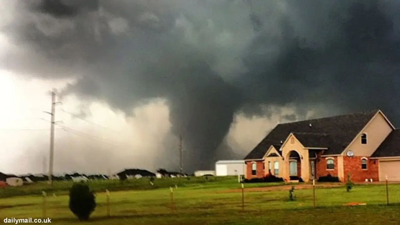 topan-oklahoma-130522b.jpg