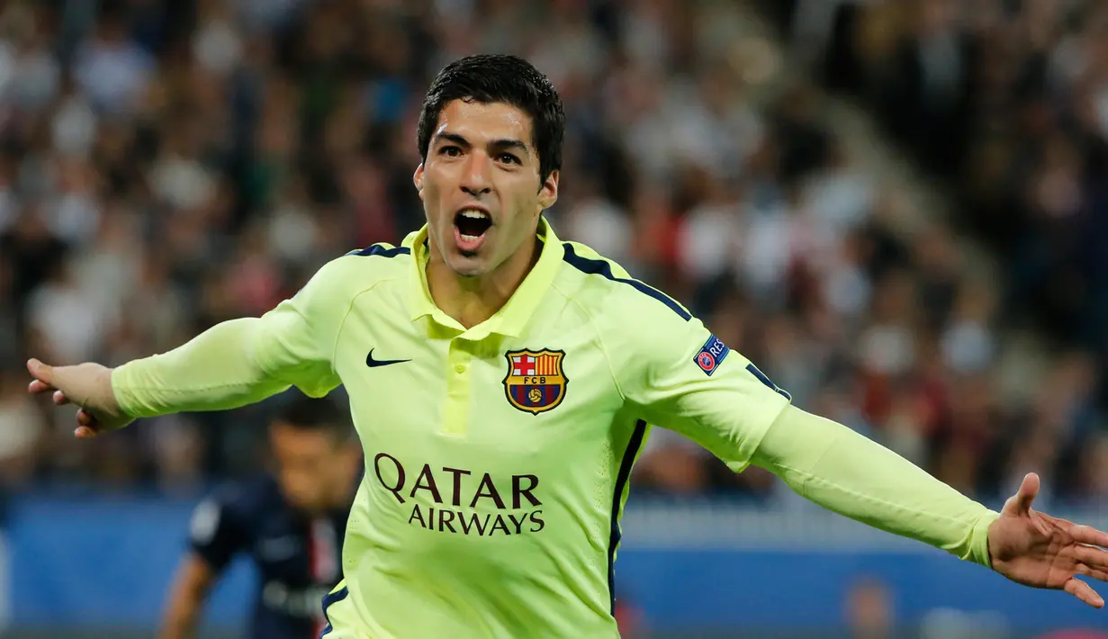 Penyerang Barcelona, Luis Suarez merayakan selebrasi usai mencetak gol ke gawang PSG saat leg 8 besar Liga Champions di Parc des Princes, Paris, Kamis (16/4/2015). Barcelona menang 3-1 atas Paris Saint Germain. (Reuters/Christian Hartmann)