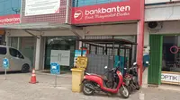 Kantor Pusat Non Operasional (KPNO) Bank Banten Kota Serang, Banten, nampak sepi, Senin (10/8/2020). (Liputan6.com/ Yandhi Deslatama)