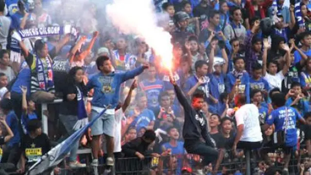 Bobotoh saat memberi dukungan di laga Persib (c) Huyogo Simbolon