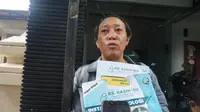 Adik kandung komedian Nunung, Nunik saat ditemui di kediamannya di Sumber Solo, Sabtu (28/12).(Liputan6.com/Fajar Abrori)