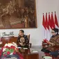 Presiden RI Joko Widodo menerima kunjungan Deputi Perdana Menteri Malaysia, Wan Azizah Wan Ismail, di Istana Bogor, Selasa, 9 Oktober 2018 (Liputan6.com/Titin Supriatin)