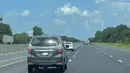 Toyota Avanza ini bukan di Tol Cikampek ya, ia berada di salah satu highway Amerika Serikat. (Source: Instagram/@toyotaavanzaintheworld)