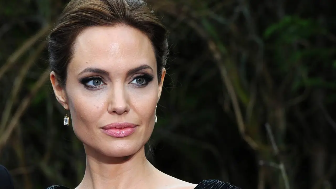 Tips Menyesuaikan Make Up dengan Bentuk Wajah