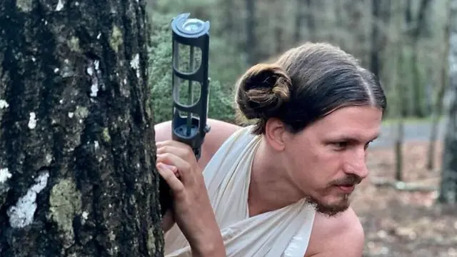 penata rambut ini jadikan pacarnya sebagai model dadakan.